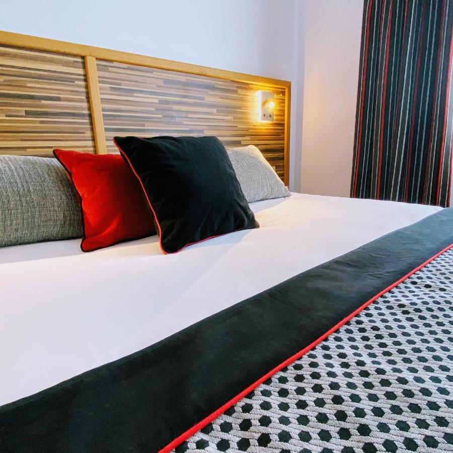 Hotel Logis - Le Christina Bourges Exteriér fotografie