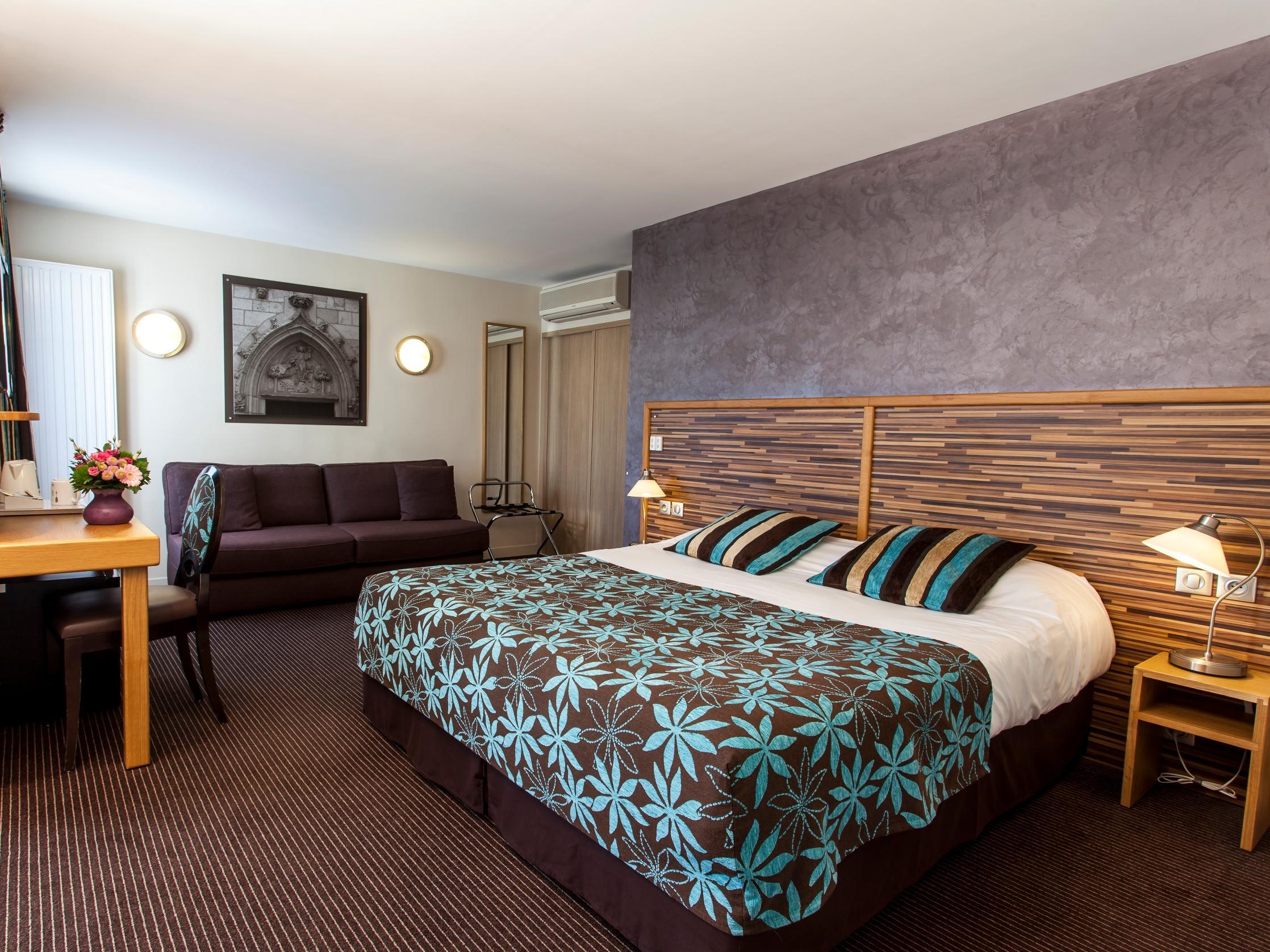 Hotel Logis - Le Christina Bourges Exteriér fotografie
