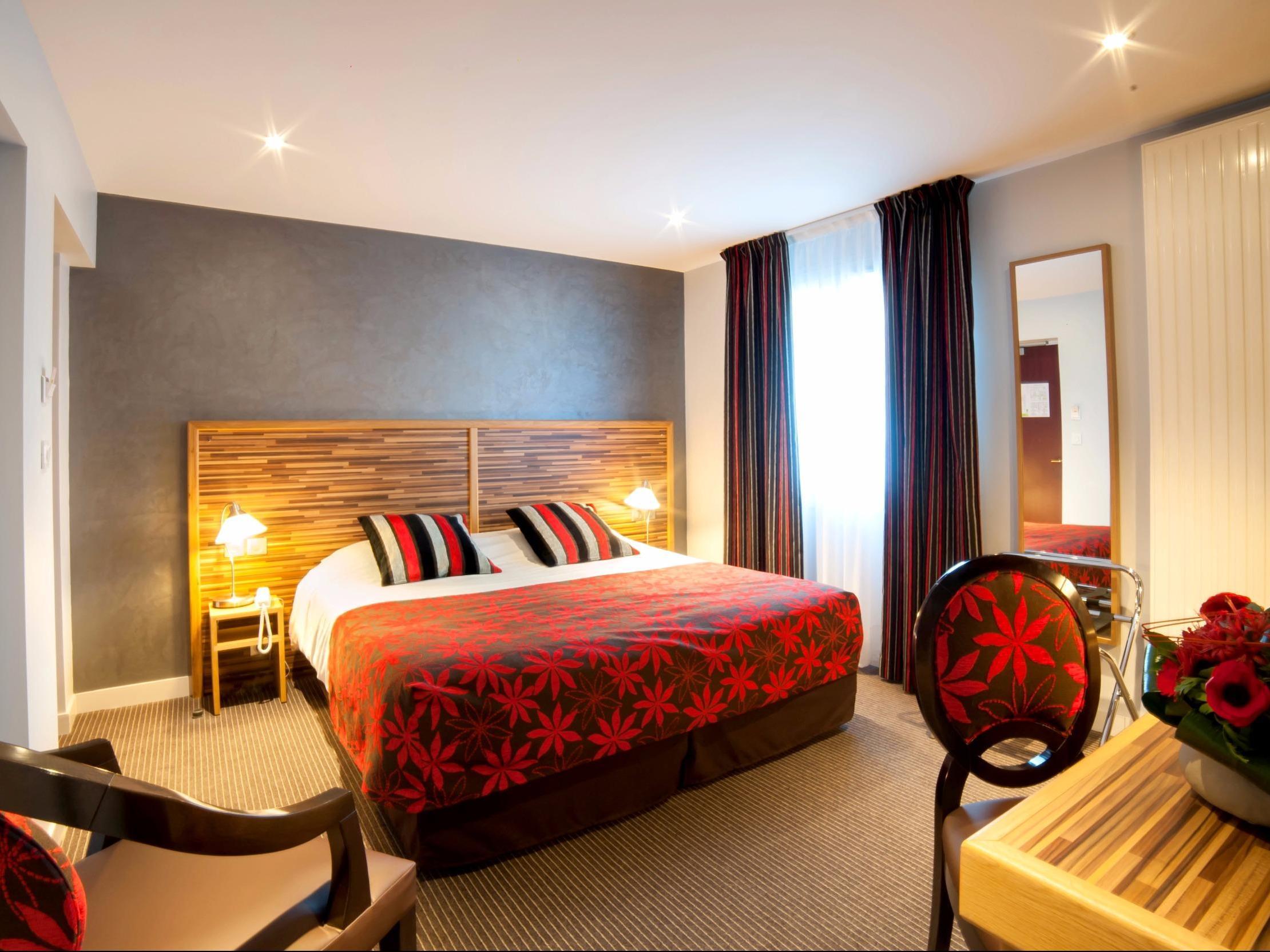 Hotel Logis - Le Christina Bourges Exteriér fotografie