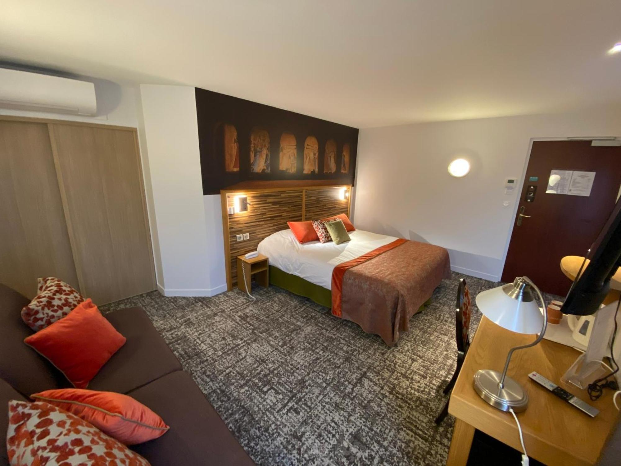 Hotel Logis - Le Christina Bourges Exteriér fotografie