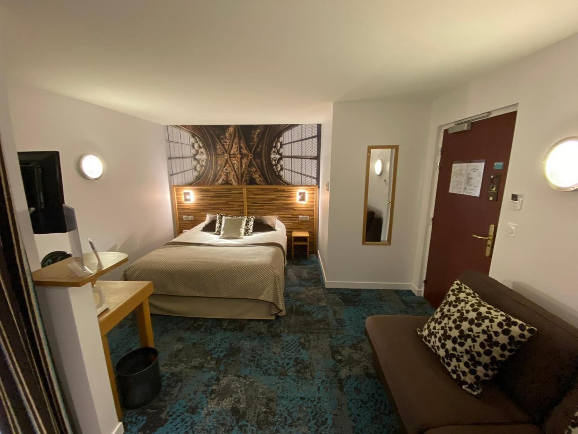 Hotel Logis - Le Christina Bourges Exteriér fotografie