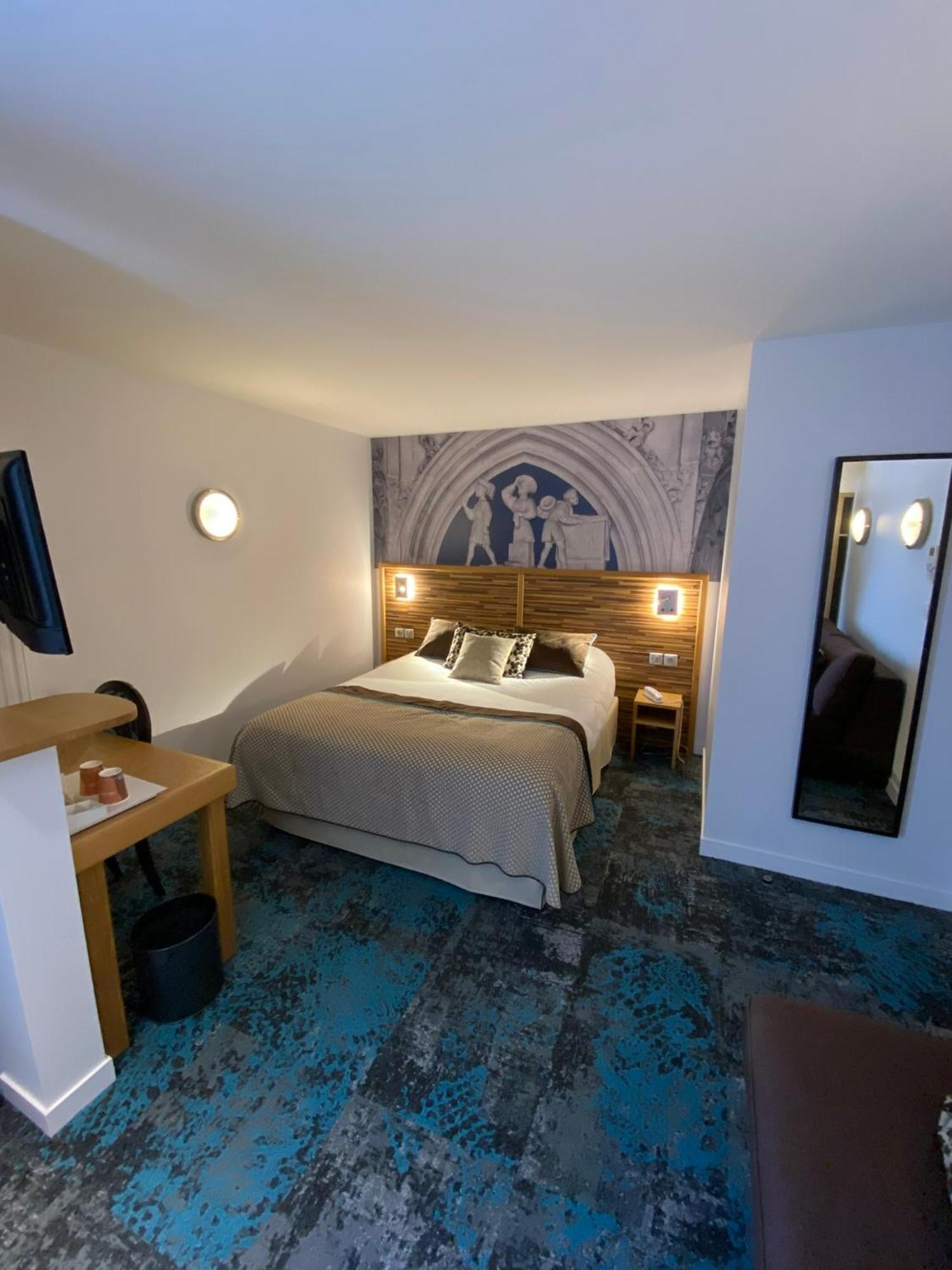 Hotel Logis - Le Christina Bourges Exteriér fotografie