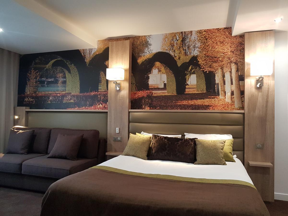 Hotel Logis - Le Christina Bourges Exteriér fotografie