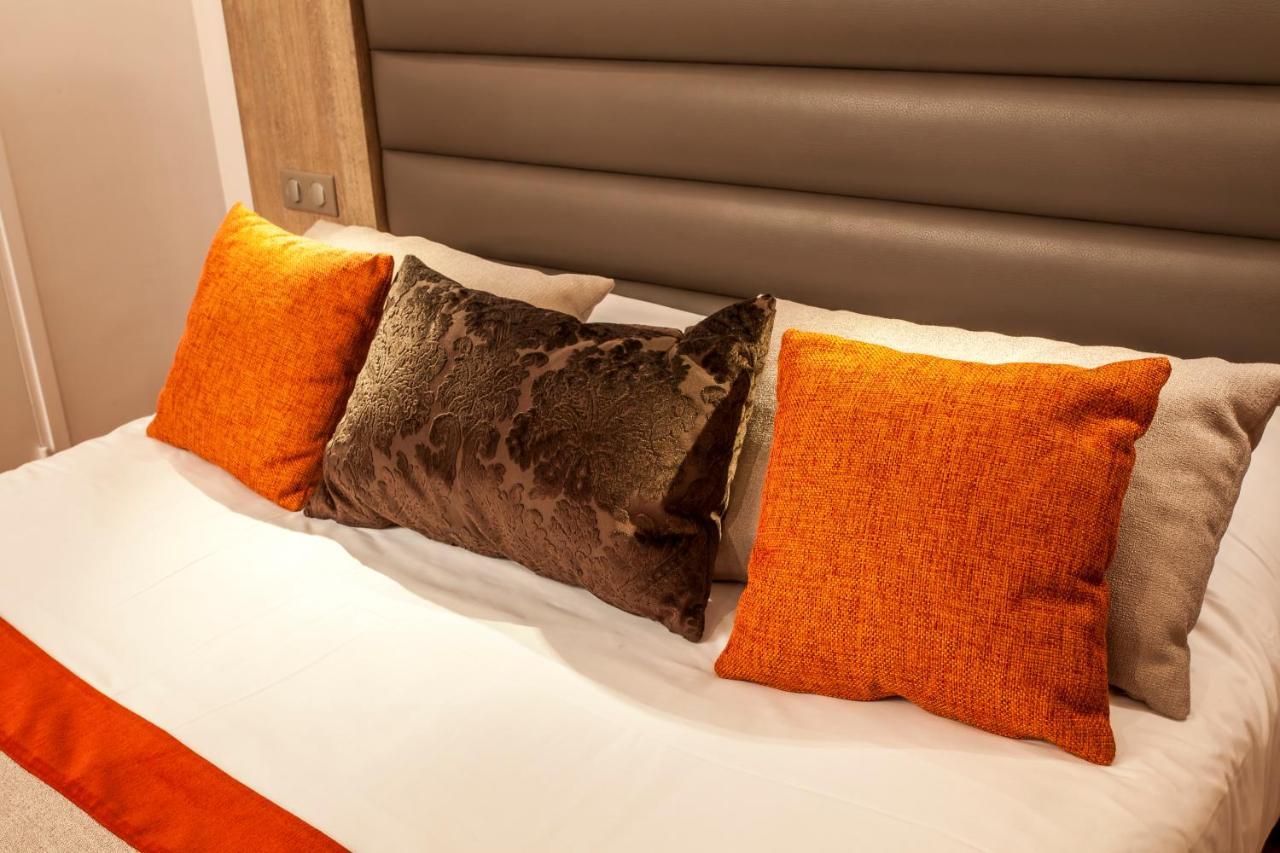Hotel Logis - Le Christina Bourges Exteriér fotografie